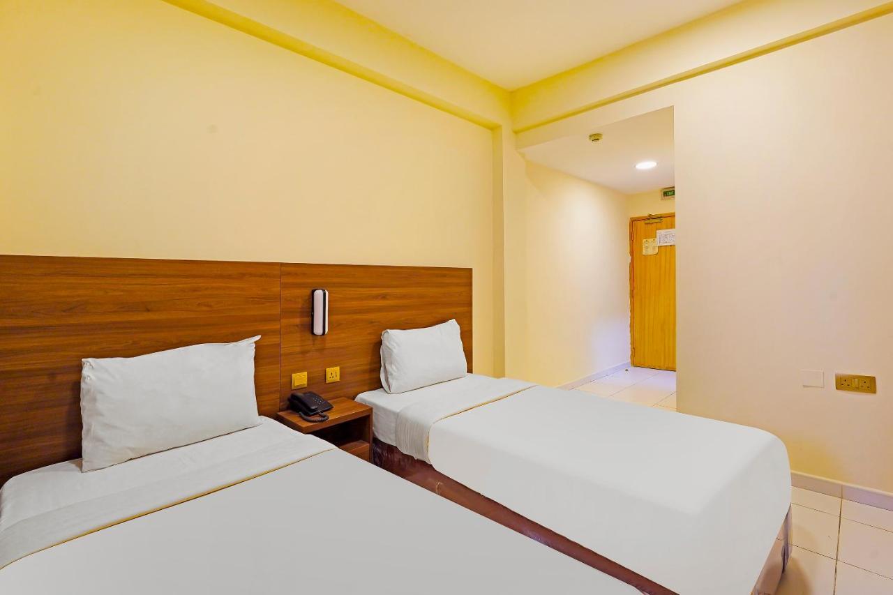 Oyo 925 Emirates Hotel Dubai Eksteriør bilde
