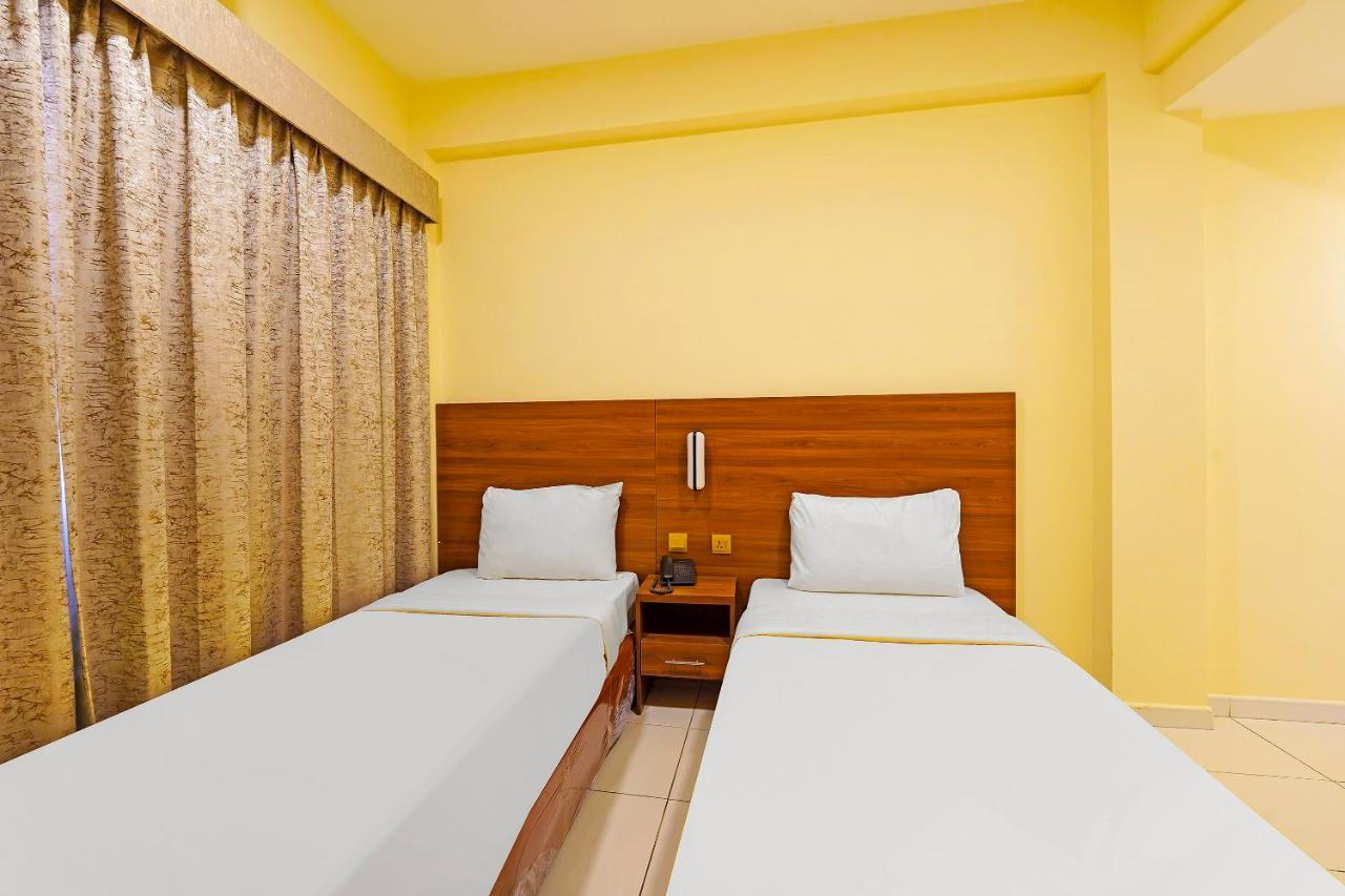 Oyo 925 Emirates Hotel Dubai Eksteriør bilde
