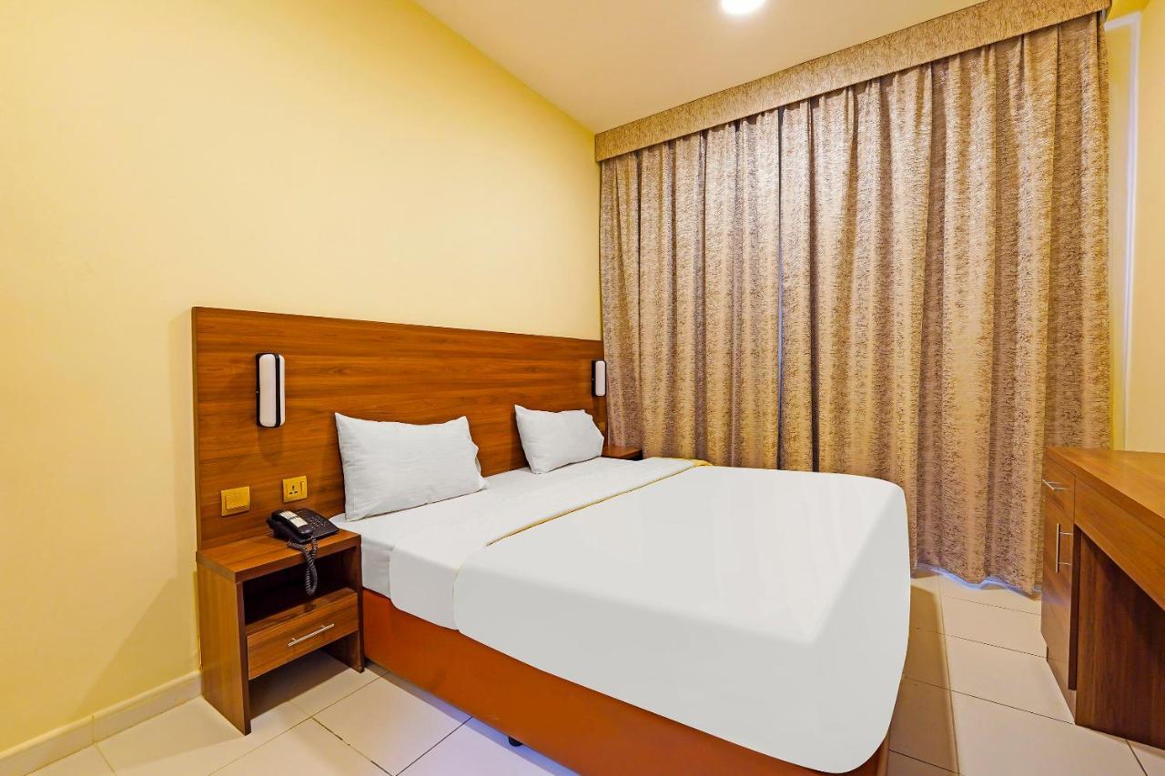 Oyo 925 Emirates Hotel Dubai Eksteriør bilde