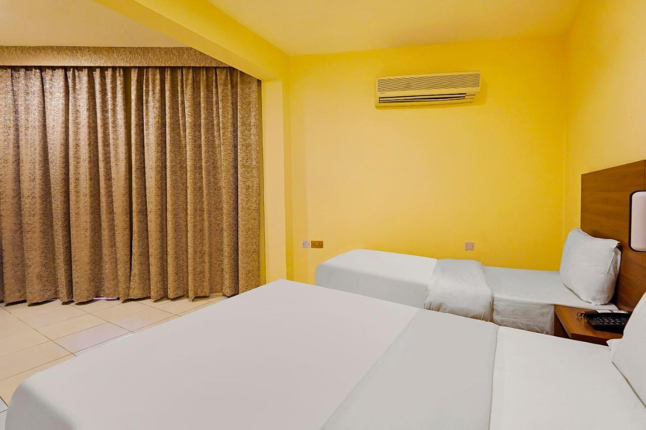 Oyo 925 Emirates Hotel Dubai Eksteriør bilde