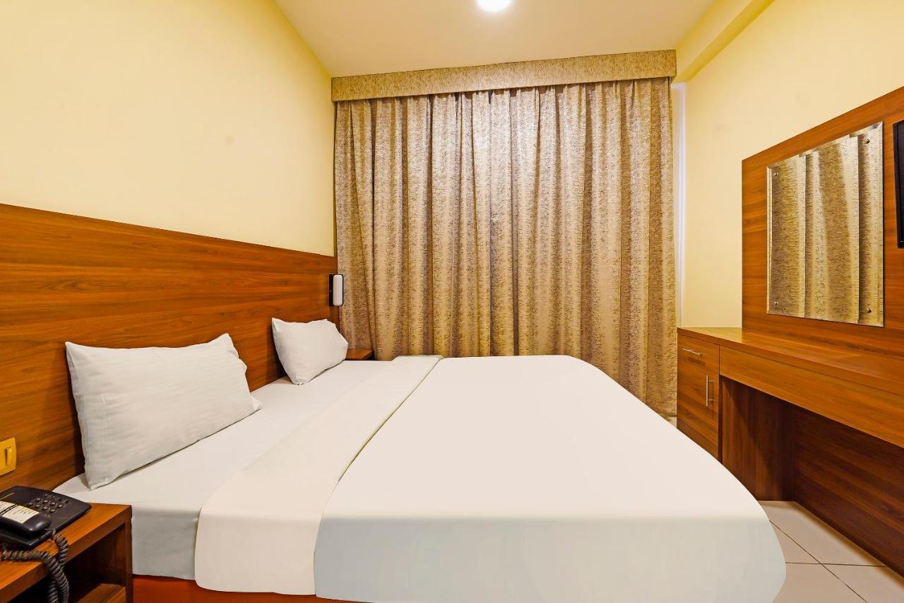 Oyo 925 Emirates Hotel Dubai Eksteriør bilde