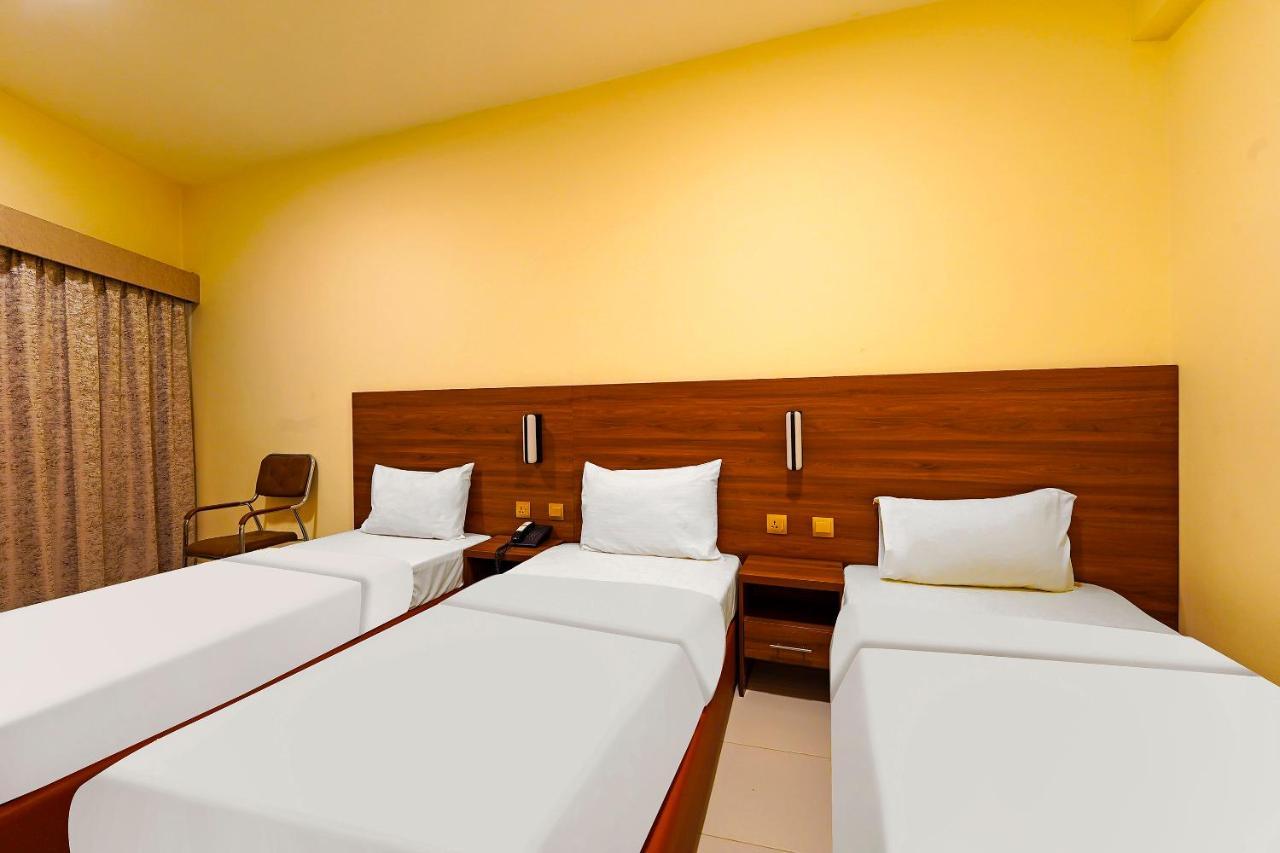 Oyo 925 Emirates Hotel Dubai Eksteriør bilde