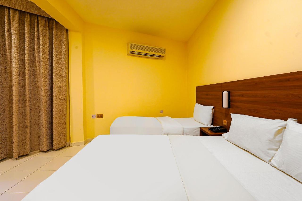 Oyo 925 Emirates Hotel Dubai Eksteriør bilde